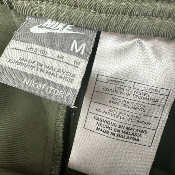 Nike size medium fit dry line green pants white side stripes pockets - Picture 5 of 5